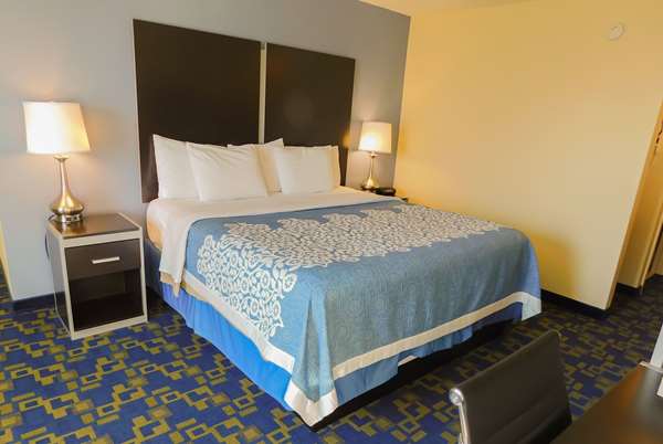  - Days Inn & Suites Pocahontas