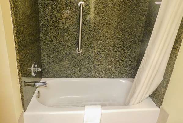  - Days Inn & Suites Pocahontas