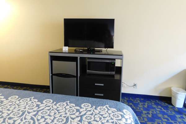  - Days Inn & Suites Pocahontas