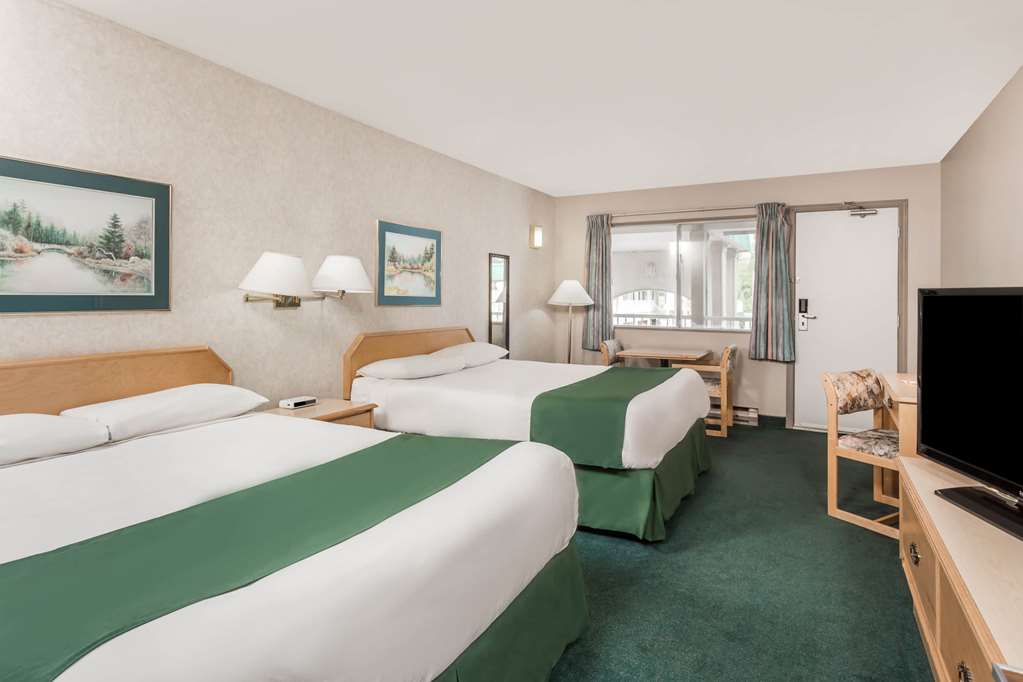 Ramada by Wyndham Quesnel Room Type - 2 Queen Beds, Efficiency Room, Non-Smoking