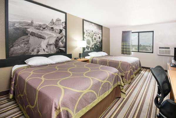  - Super 8 Hotel Jamestown - I-94, Exit 258