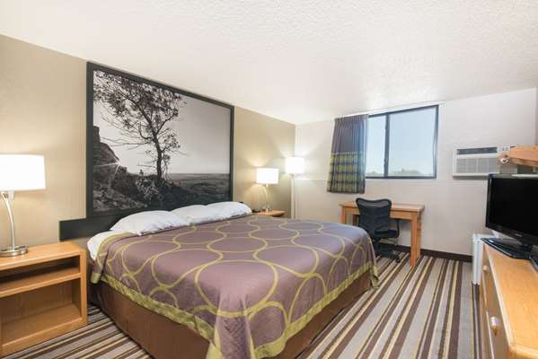  - Super 8 Hotel Jamestown - I-94, Exit 258
