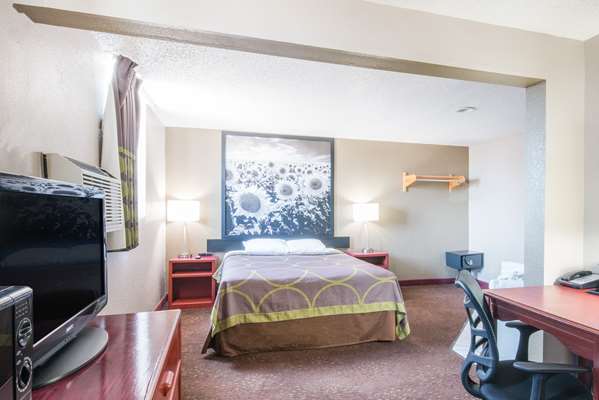 Suite - Super 8 Hotel Jamestown - I-94, Exit 258
