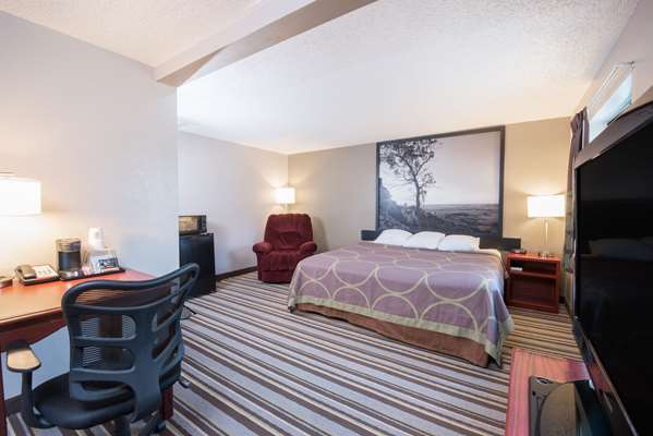 Suite - Super 8 Hotel Jamestown - I-94, Exit 258