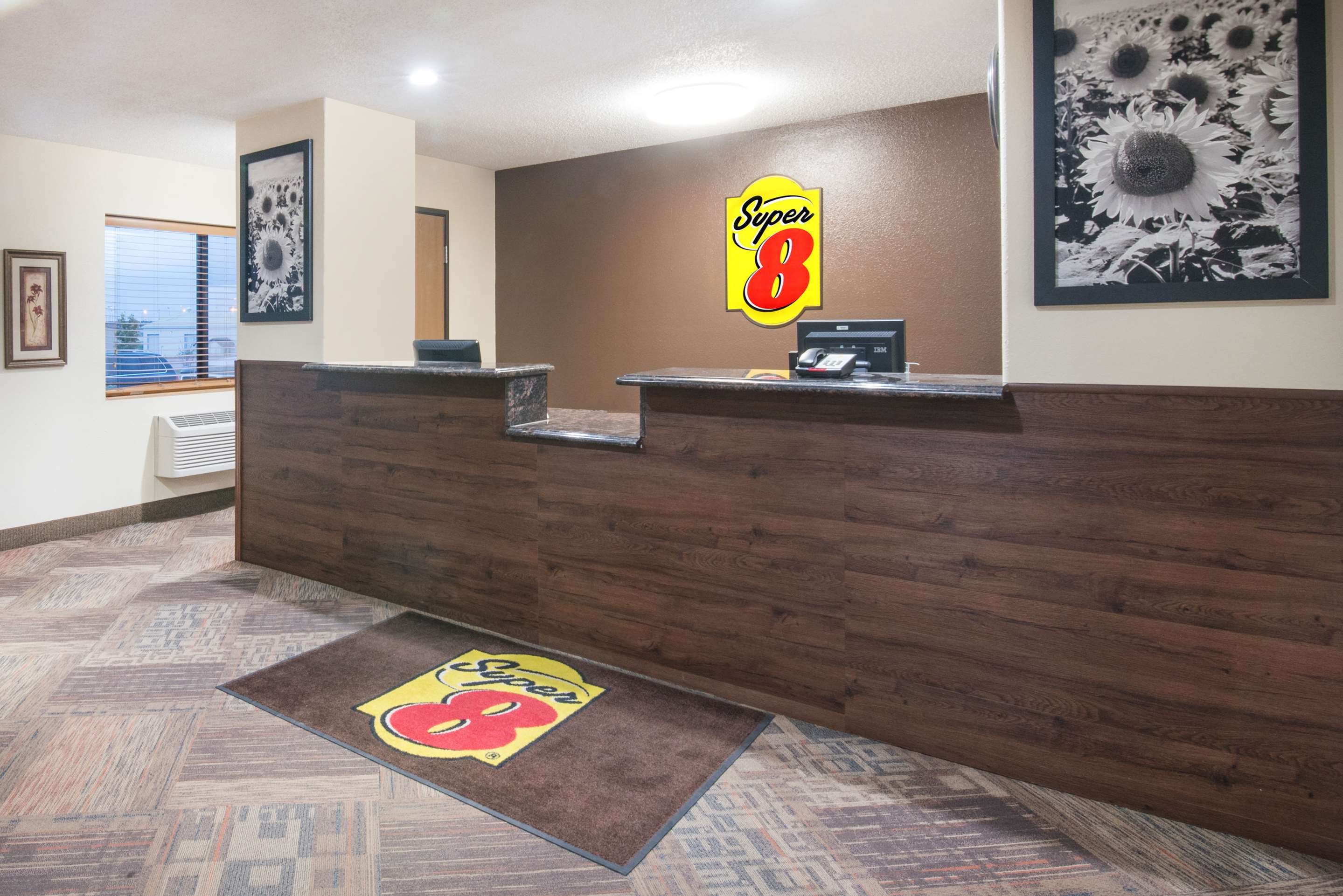 Lobby | Super 8 by Wyndham Jamestown