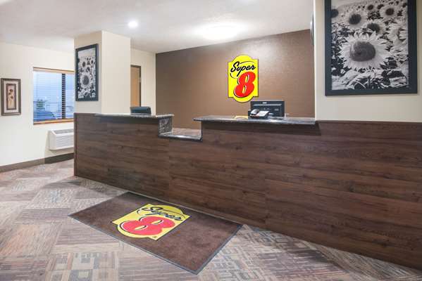  - Super 8 Hotel Jamestown - I-94, Exit 258