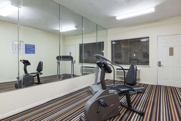 Fitness/ Exercise Room - Days Inn Galleria Houston