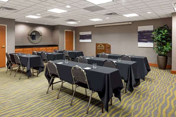  - Wingate by Wyndham Columbia - I-70, Exit 128A