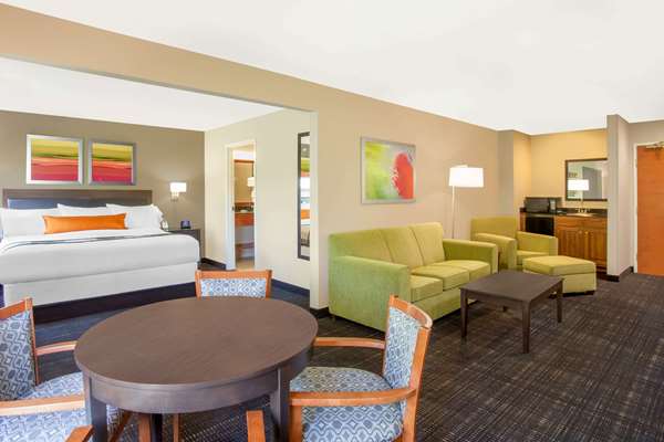 Suite - Wingate by Wyndham Columbia - I-70, Exit 128A