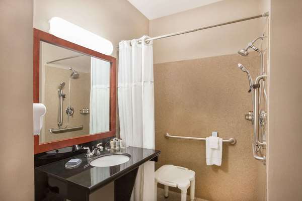  - Wingate by Wyndham Columbia - I-70, Exit 128A