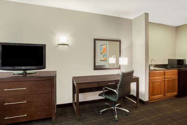  - Wingate by Wyndham Columbia - I-70, Exit 128A