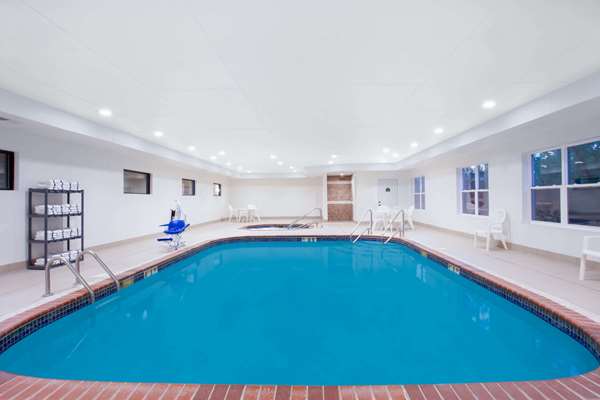 Pool - Wingate by Wyndham Columbia - I-70, Exit 128A