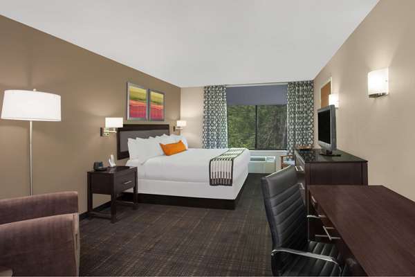  - Wingate by Wyndham Columbia - I-70, Exit 128A