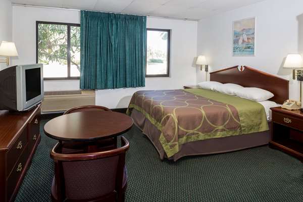  - Super 8 Motel Pompano Beach