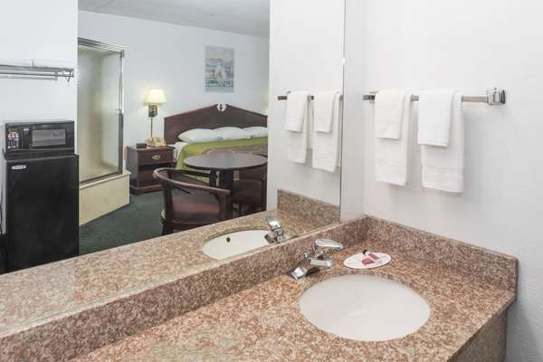  - Super 8 Motel Pompano Beach