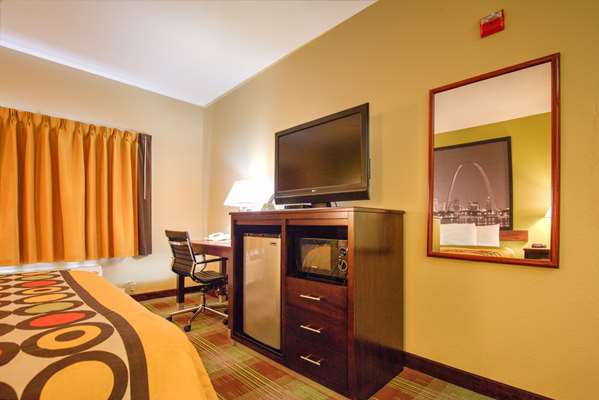  - Super 8 Hotel Waterloo