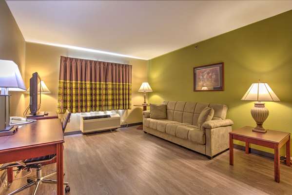 Suite - Super 8 Hotel Waterloo