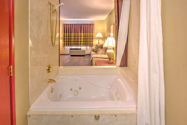  - Super 8 Hotel Waterloo