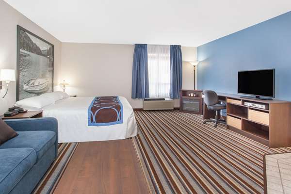  - Super 8 Hotel Fort Frances