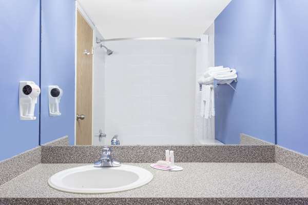  - Super 8 Hotel Fort Frances