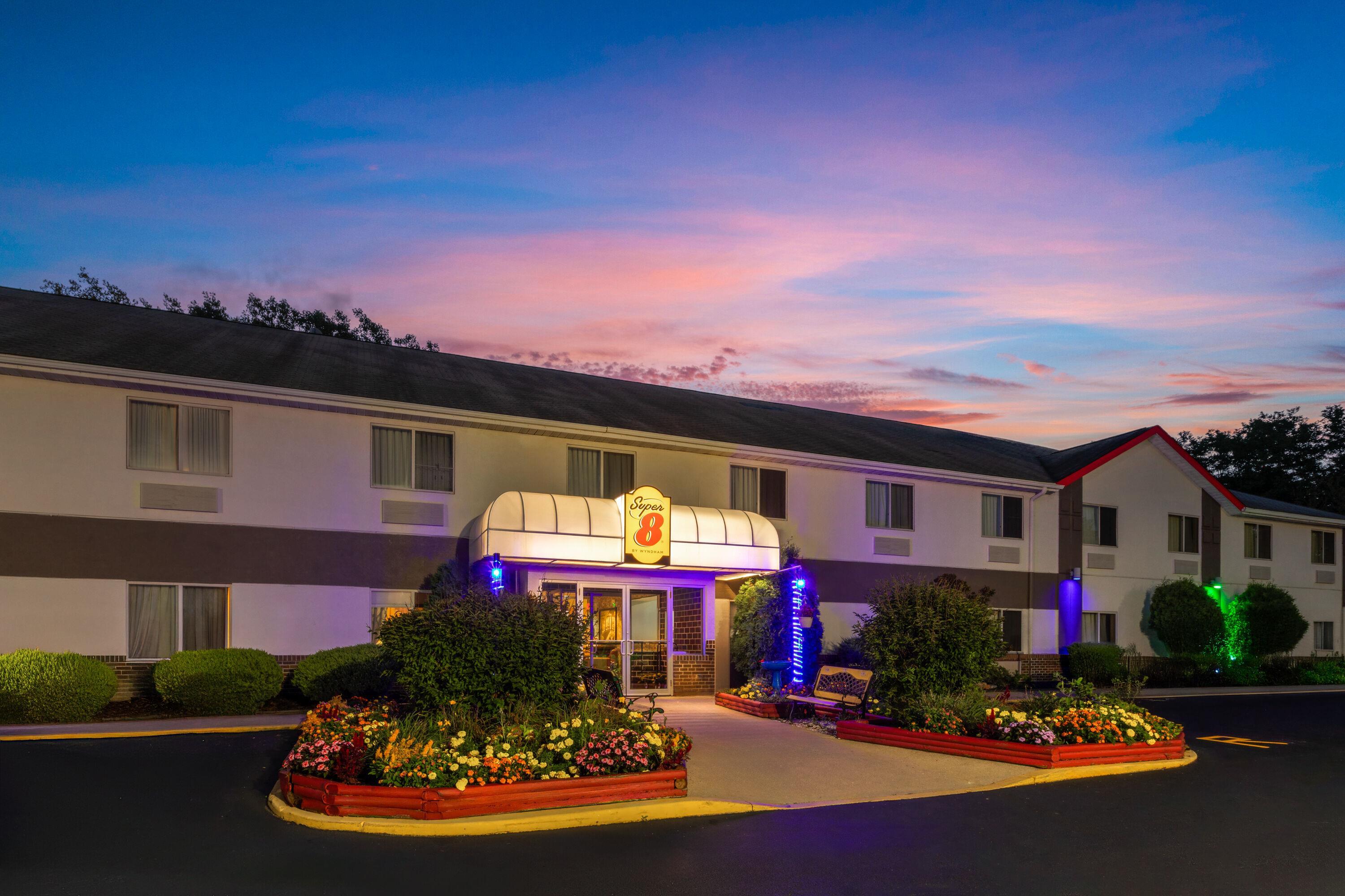Exterior | Super 8 by Wyndham Medina