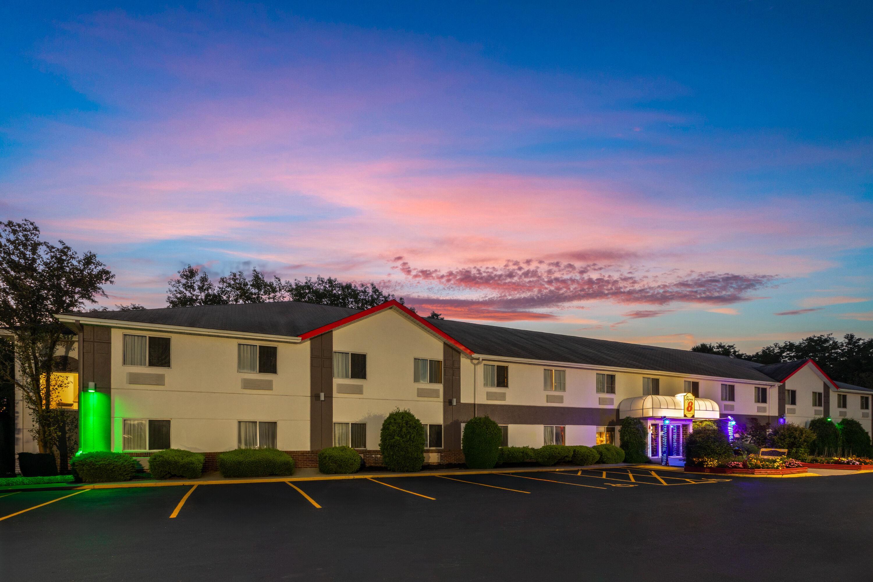 Exterior | Super 8 by Wyndham Medina