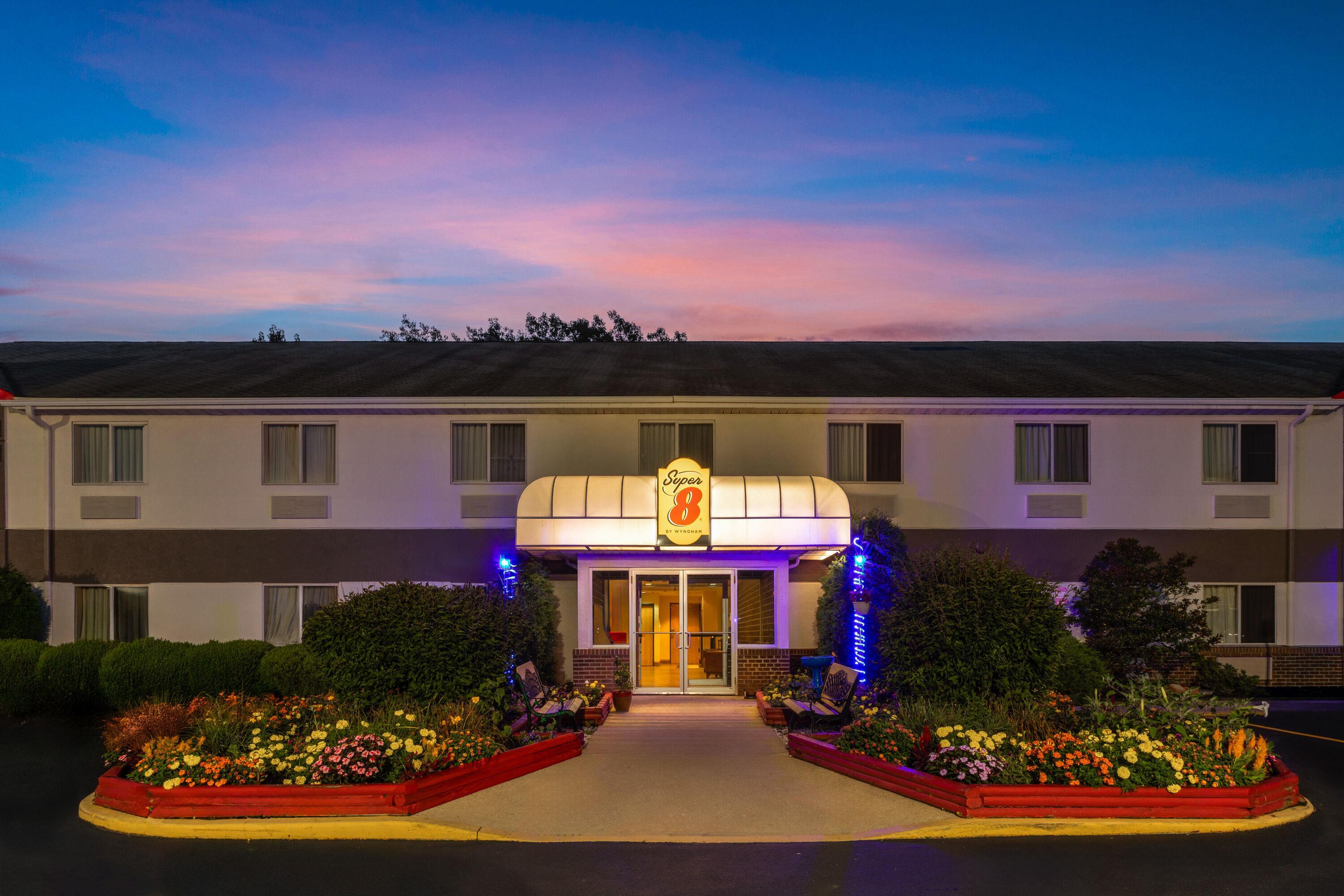Exterior | Super 8 by Wyndham Medina