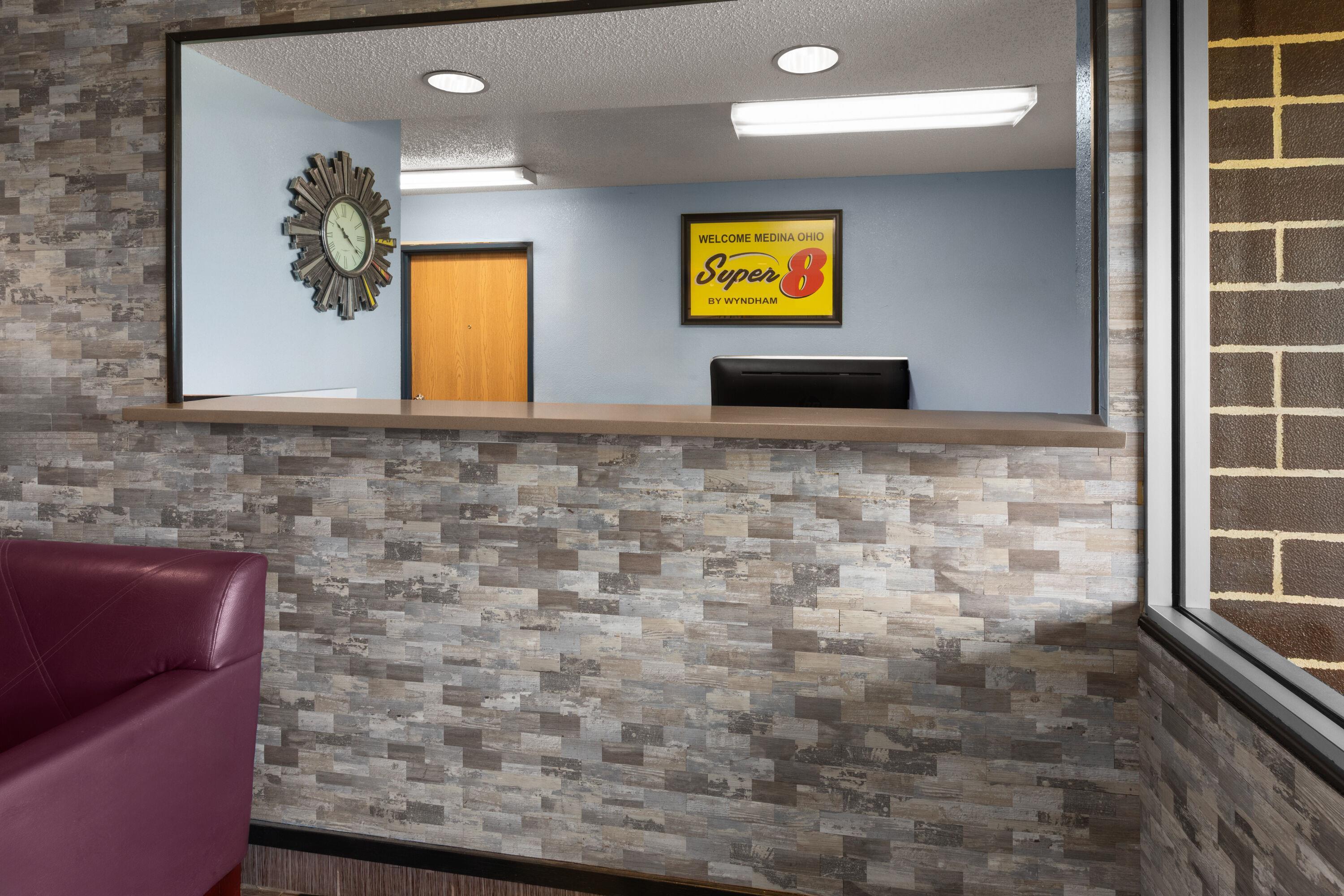 Reception | Super 8 by Wyndham Medina