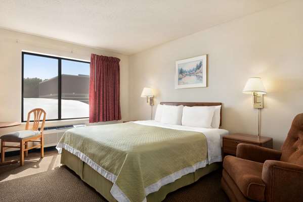  - Days Inn Eagle River