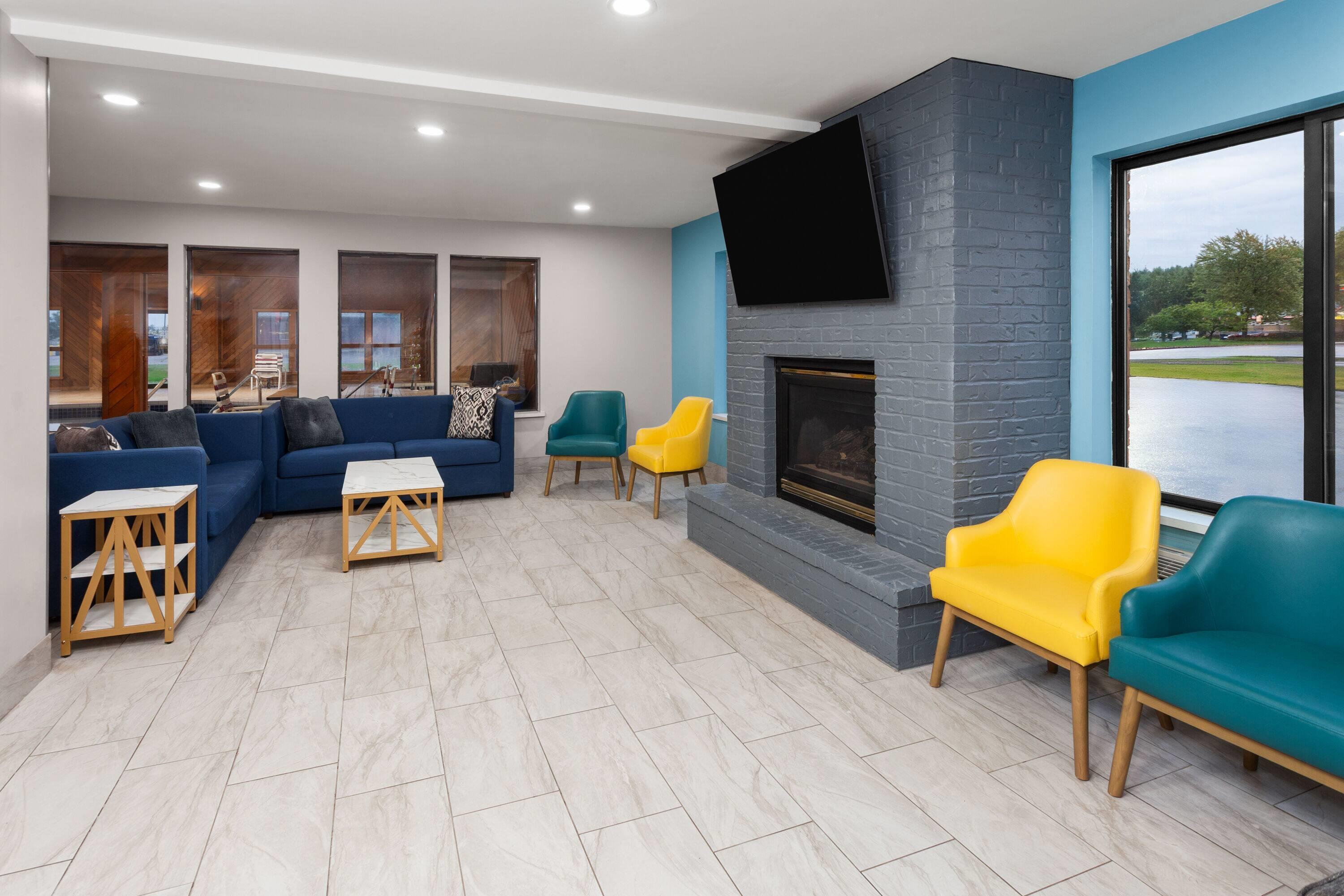Lobby | Days Inn by Wyndham Eagle River