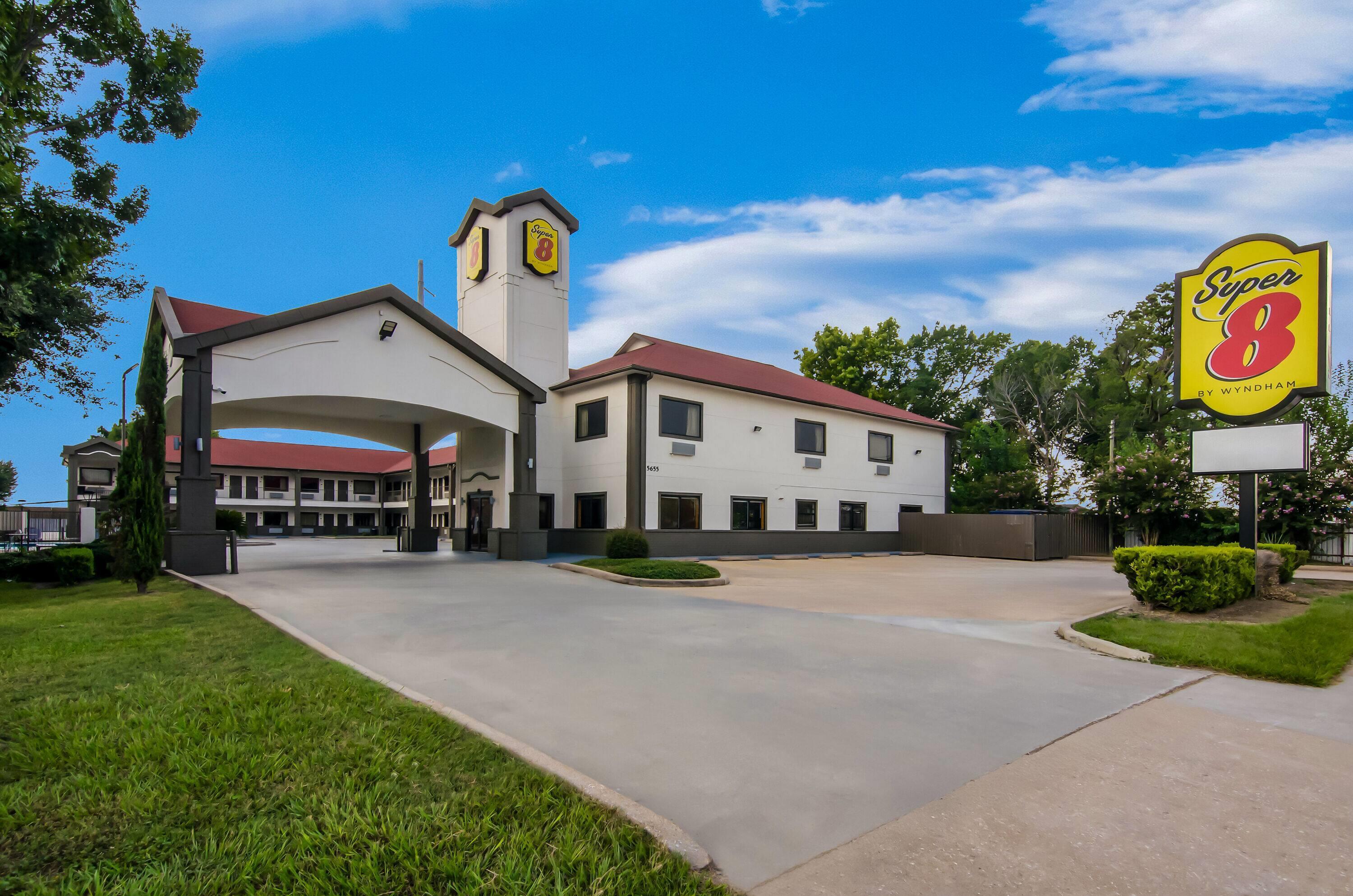 Exterior | Super 8 by Wyndham Houston/Brookhollow NW