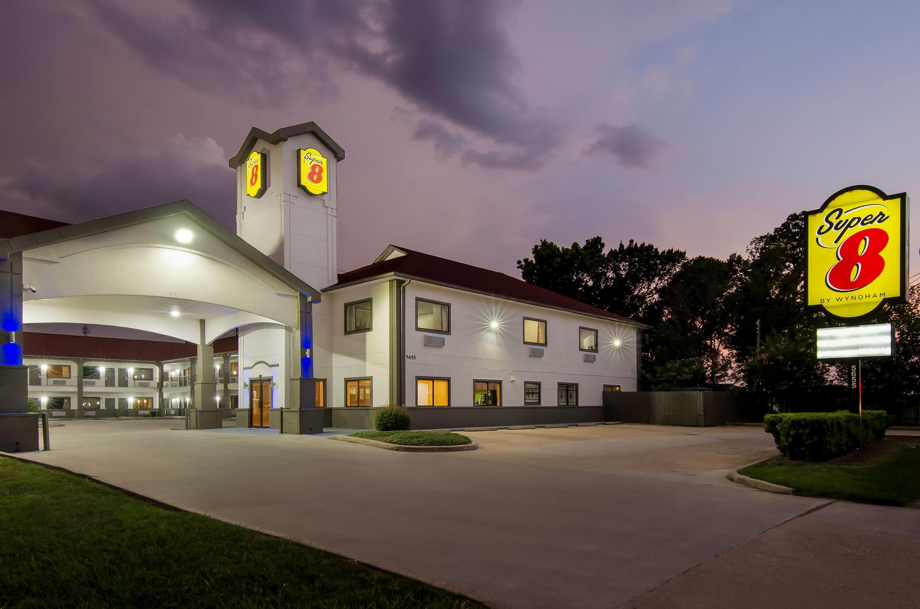Exterior | Super 8 by Wyndham Houston/Brookhollow NW