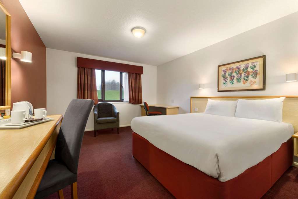 DAYS INN BY WYNDHAM GRETNA GREEN M7-guestroom-Guest Room,On-Site.jpg