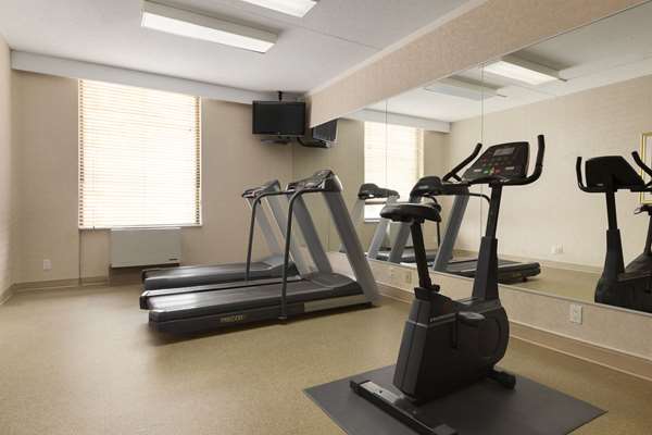 Fitness/ Exercise Room - Days Inn Nepean Ottawa