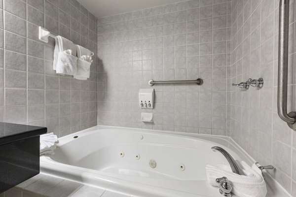 Suite - Days Inn Nepean Ottawa