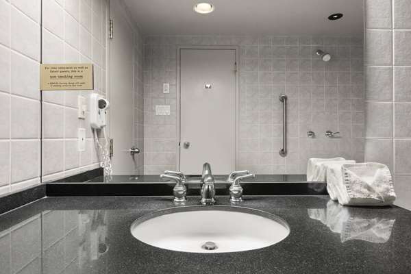 Suite - Days Inn Nepean Ottawa