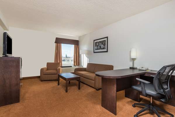 Suite - Super 8 Hotel Vermilion