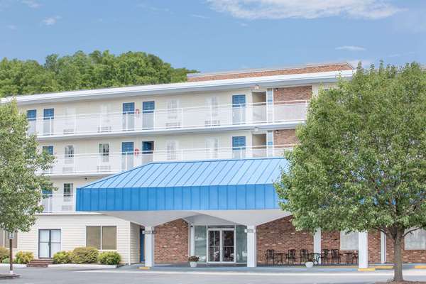 Exterior view - Howard Johnson Express Inn Staunton
