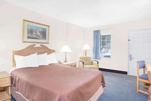  - Howard Johnson Express Inn Staunton