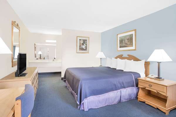  - Howard Johnson Express Inn Staunton