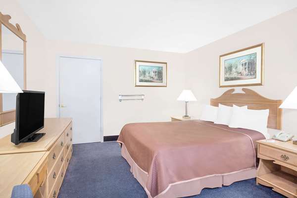  - Howard Johnson Express Inn Staunton
