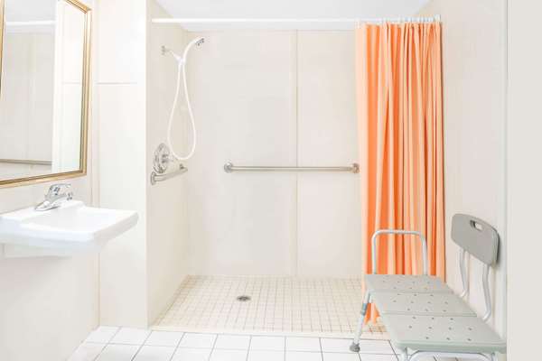  - Howard Johnson Express Inn Staunton