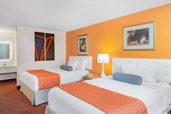  - Howard Johnson Express Inn Staunton