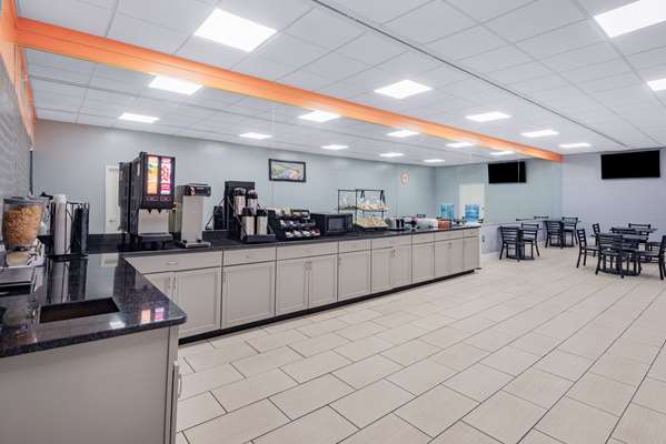  - Howard Johnson Express Inn Staunton