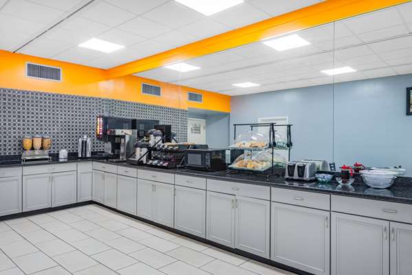  - Howard Johnson Express Inn Staunton