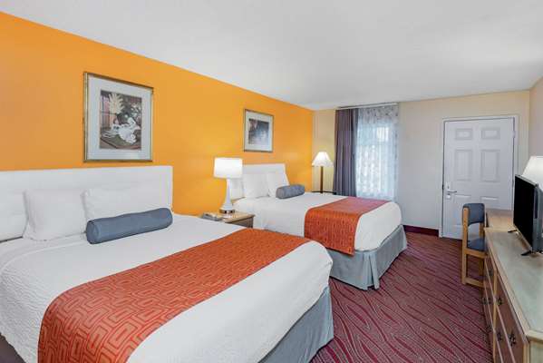  - Howard Johnson Express Inn Staunton