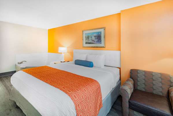 Suite - Howard Johnson Express Inn Staunton