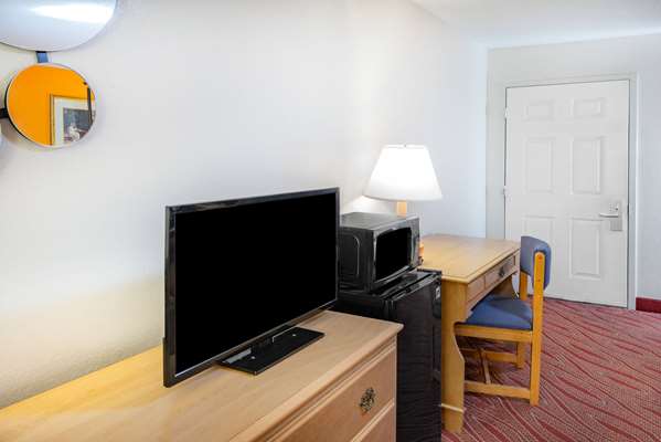  - Howard Johnson Express Inn Staunton