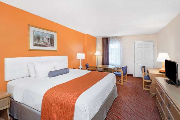  - Howard Johnson Express Inn Staunton