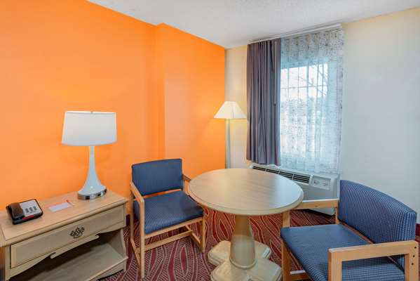  - Howard Johnson Express Inn Staunton